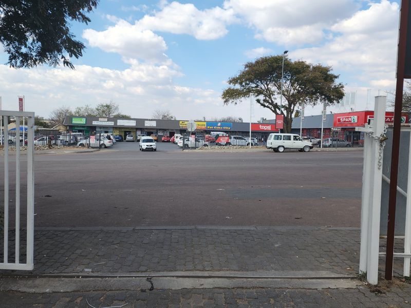 CALLING ON INVESTORS AND DEVELOPERS , LOCATION, LOCATION - Photo 4