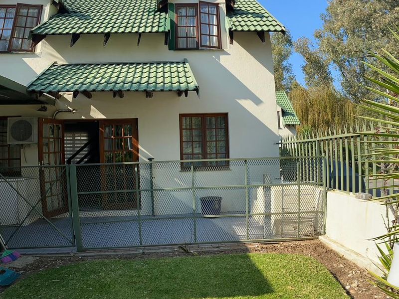 3 Bedroom Apartment for Sale  - Photo 2