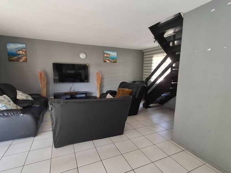 3 Bedroom Apartment for Sale  - Photo 3