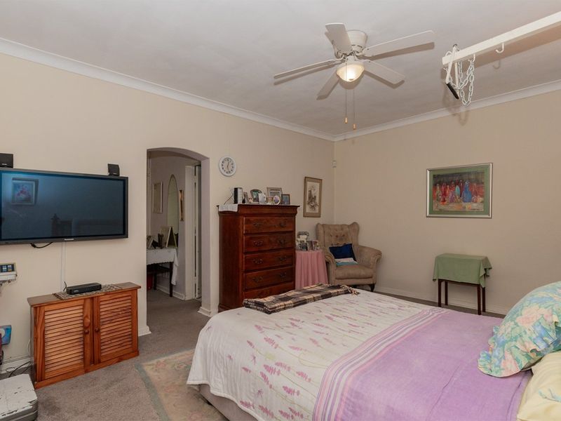 Spacious Family Living & Entertainer’s Paradise on a Massive 2,003m2 Stand! - Photo 10