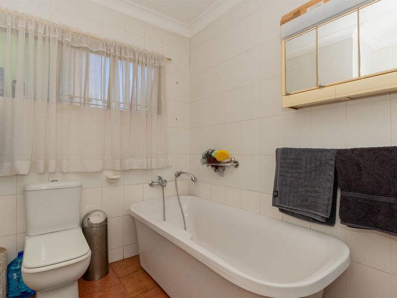 Spacious Family Living & Entertainer’s Paradise on a Massive 2,003m2 Stand! - Photo 9