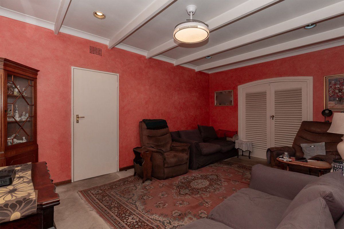 Spacious Family Living & Entertainer’s Paradise on a Massive 2,003m2 Stand! - Photo 3