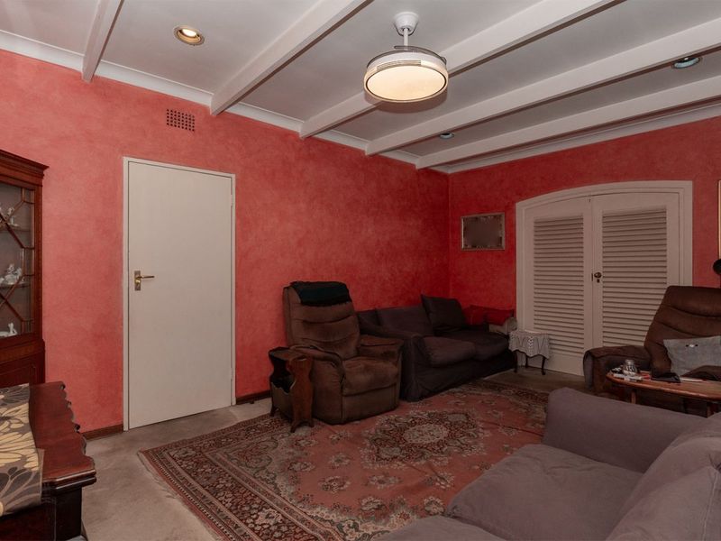 Spacious Family Living & Entertainer’s Paradise on a Massive 2,003m2 Stand! - Photo 3