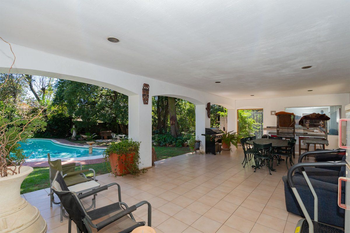 Spacious Family Living & Entertainer’s Paradise on a Massive 2,003m2 Stand! - Photo 2