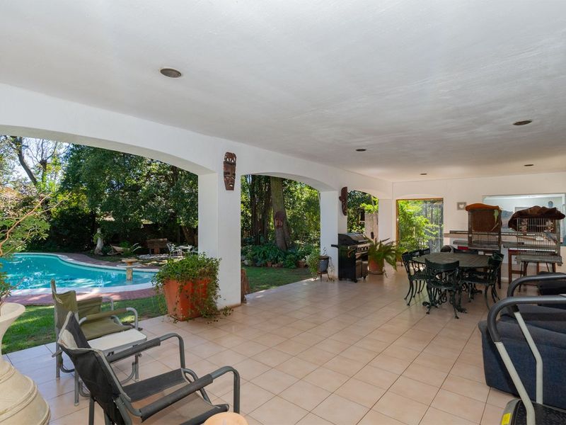 Spacious Family Living & Entertainer’s Paradise on a Massive 2,003m2 Stand! - Photo 2