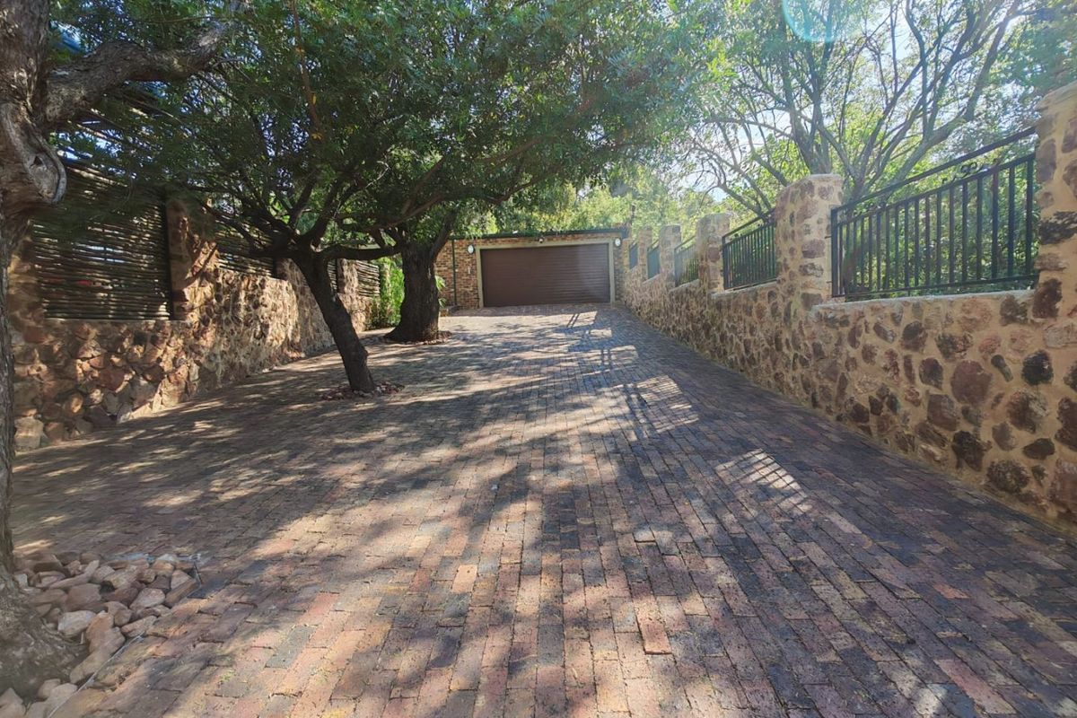 Four Bedroom House in Vaaloewer Riverside Town - Photo 5