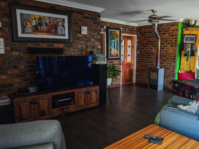 Four Bedroom House in Vaaloewer Riverside Town - Photo 9
