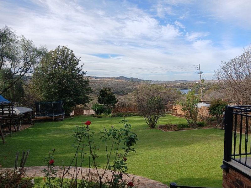 Four Bedroom House in Vaaloewer Riverside Town - Photo 4