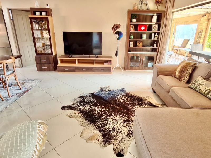 Fully Furnished Waterfront Escape with Private Jetty - Photo 5