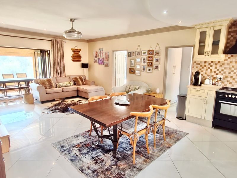 Fully Furnished Waterfront Escape with Private Jetty - Photo 4