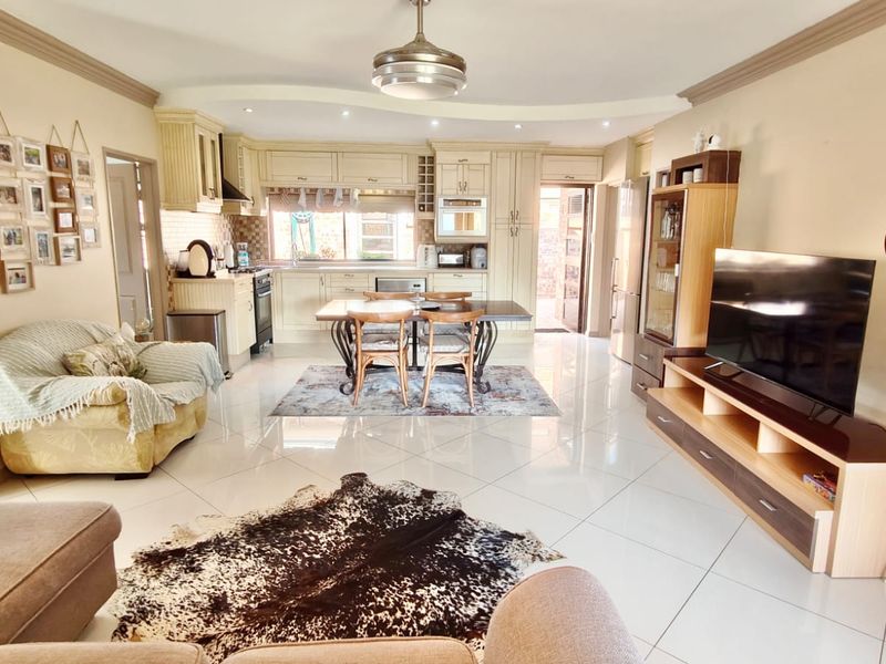Fully Furnished Waterfront Escape with Private Jetty - Photo 6