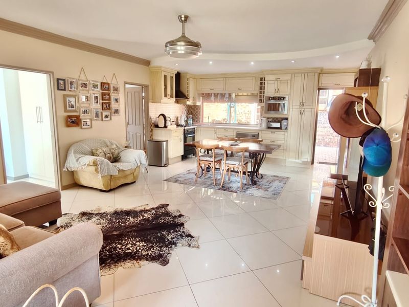 Fully Furnished Waterfront Escape with Private Jetty - Photo 7