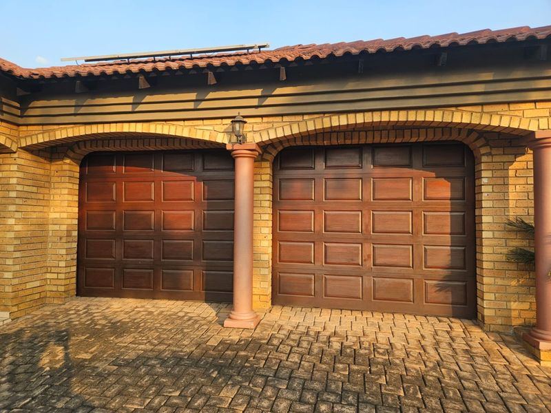 Beautiful Secure Thatchfield Glen Family Townhouse - Photo 2