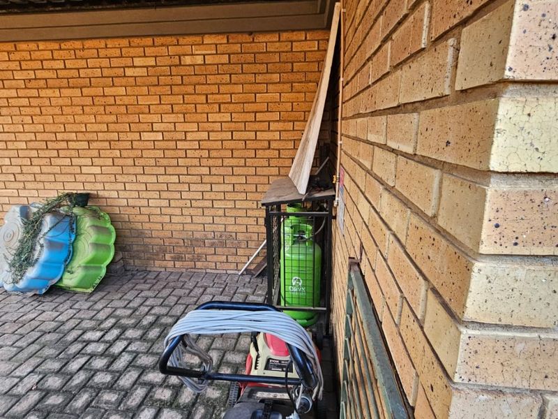 Beautiful Secure Thatchfield Glen Family Townhouse - Photo 4