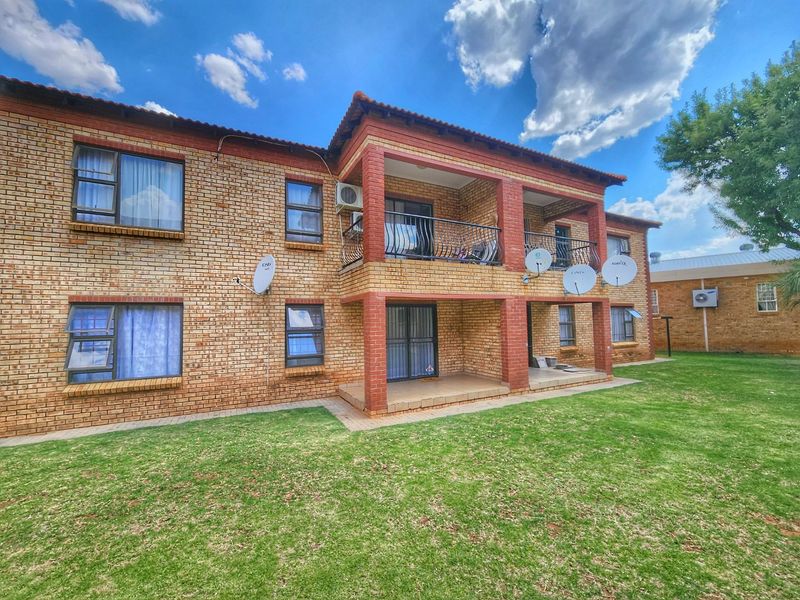 Flat in Flamwood, Klerksdorp - Photo 1
