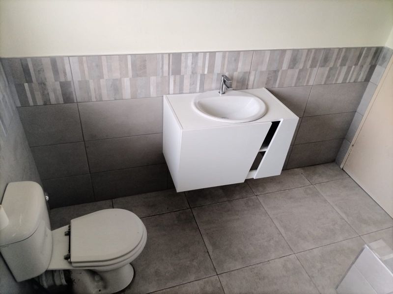 Flat in Flamwood, Klerksdorp - Photo 10