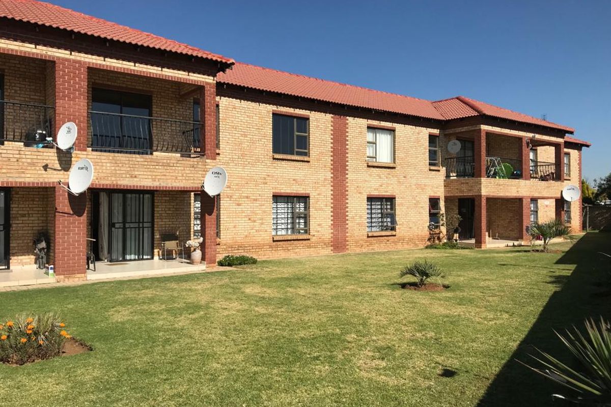Flat in Flamwood, Klerksdorp - Photo 3