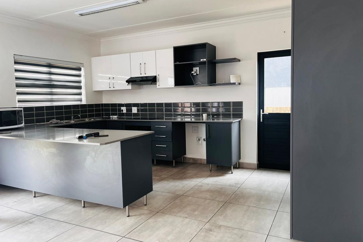 A premium 3-bedroom home located in Thatchfield Ridge Estate is now available for rent. - Photo 4