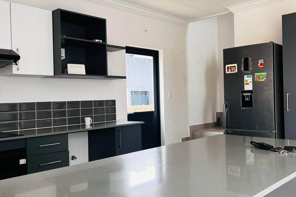 A premium 3-bedroom home located in Thatchfield Ridge Estate is now available for rent. - Photo 3