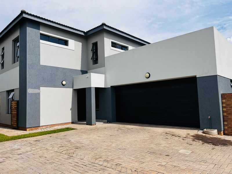 A premium 3-bedroom home located in Thatchfield Ridge Estate is now available for rent. - Photo 1