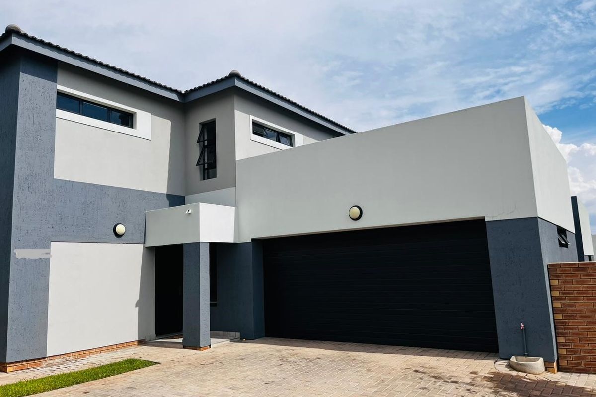 A premium 3-bedroom home located in Thatchfield Ridge Estate is now available for rent. - Photo 2