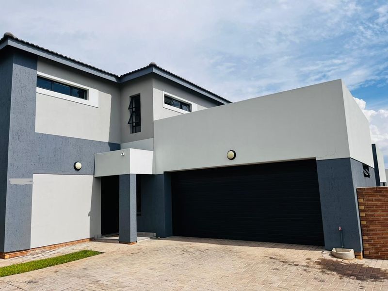 A premium 3-bedroom home located in Thatchfield Ridge Estate is now available for rent. - Photo 2