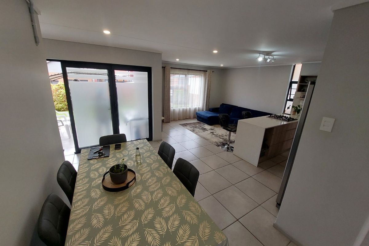 Upmarket 3 Bedroom Townhouse  - Photo 4