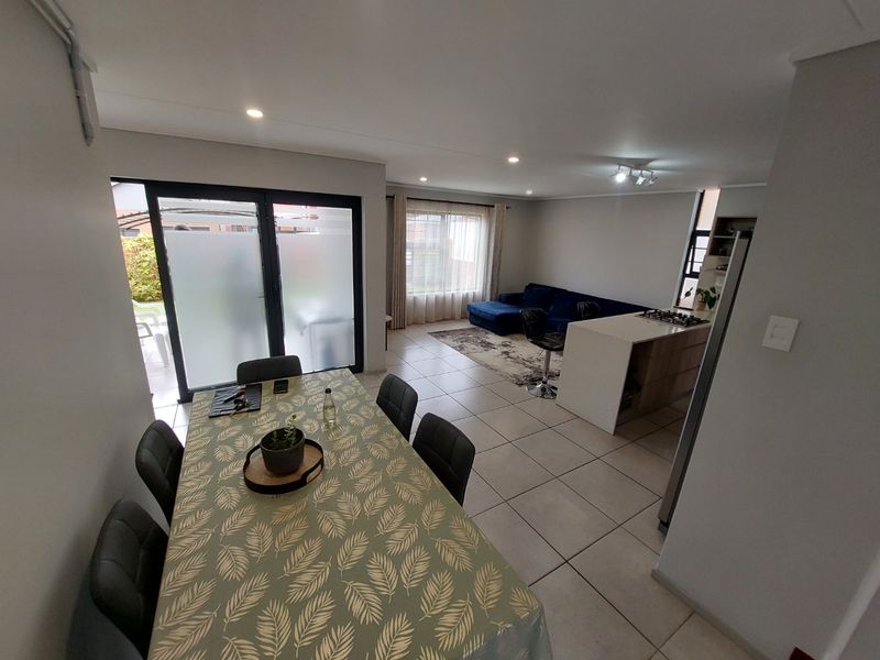 Upmarket 3 Bedroom Townhouse  - Photo 4