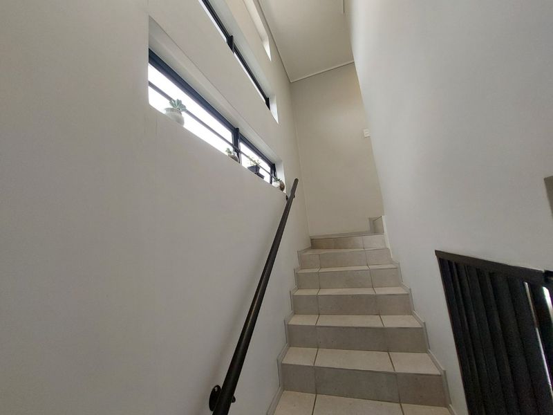 Upmarket 3 Bedroom Townhouse  - Photo 10