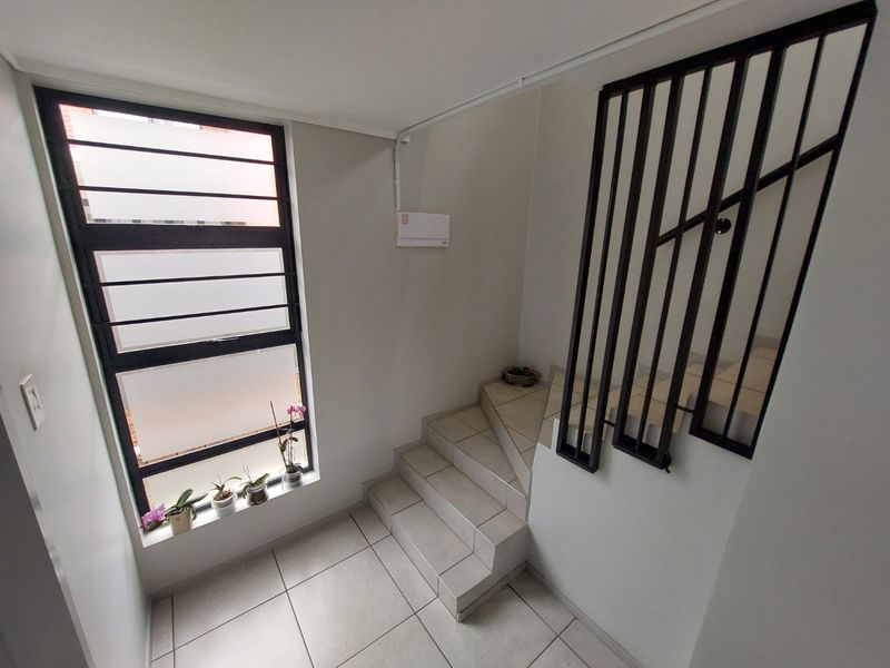Upmarket 3 Bedroom Townhouse  - Photo 9