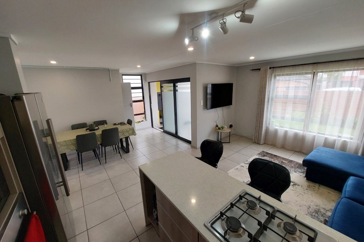 Upmarket 3 Bedroom Townhouse  - Photo 5