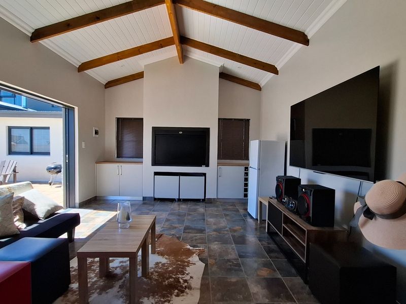 Opulent coastal sanctuary in Witsand - Photo 9