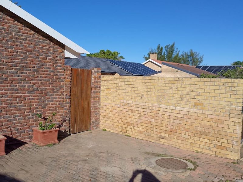 Spacious 4-Bedroom Family Home To Rent – Available 1 July 2026 - Photo 2