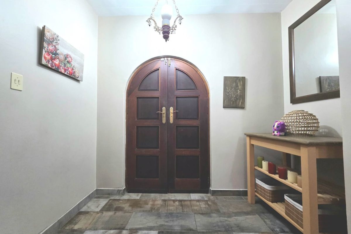 Spacious Family Home with Jacuzzi, Entertainment Area & Borehole - Photo 3