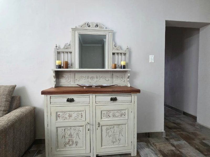 Spacious Family Home with Jacuzzi, Entertainment Area & Borehole - Photo 7