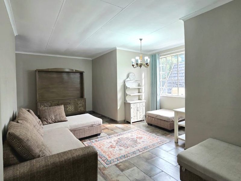 Spacious Family Home with Jacuzzi, Entertainment Area & Borehole - Photo 6