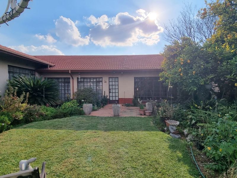 3 Bedroom Garden Cottage to Let - Photo 2