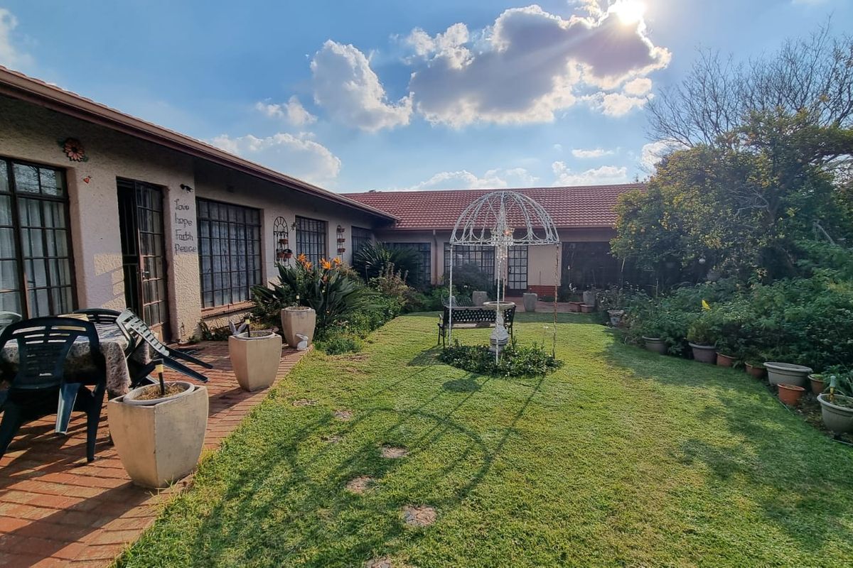 3 Bedroom Garden Cottage to Let - Photo 4