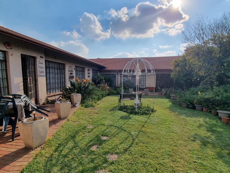 3 Bedroom Garden Cottage to Let - Photo 4