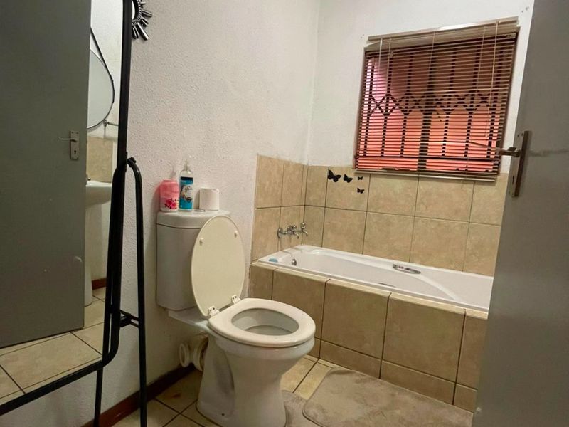 Spacious 3 Bed Apartment in The Orchards - Photo 6