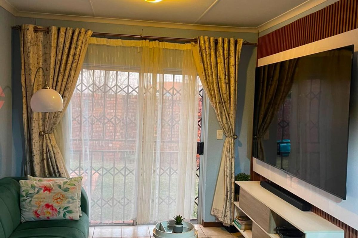 Spacious 3 Bed Apartment in The Orchards - Photo 2