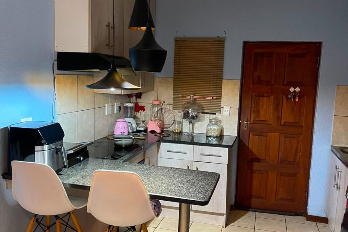 Spacious 3 Bed Apartment in The Orchards - Photo 3