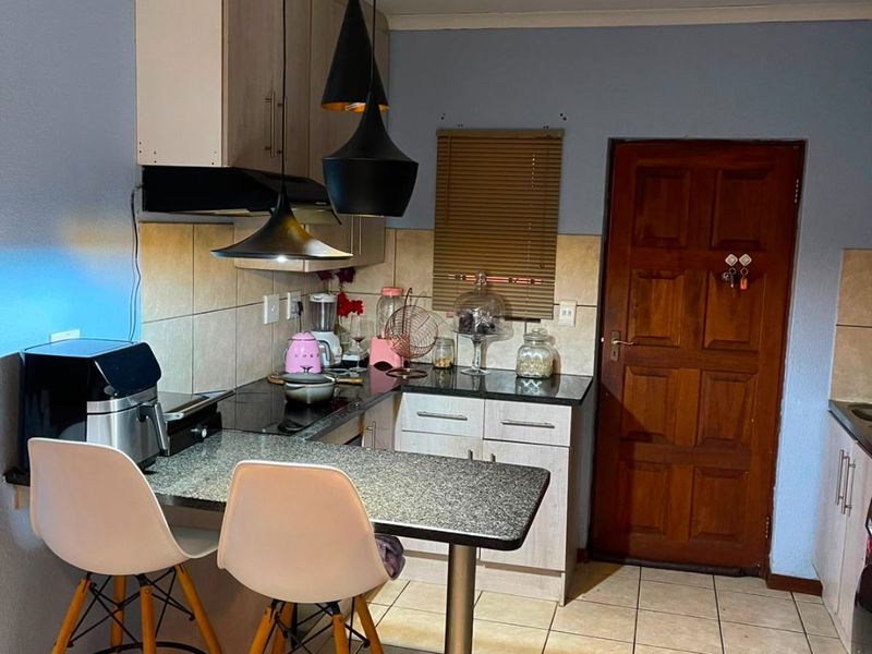 Spacious 3 Bed Apartment in The Orchards - Photo 3