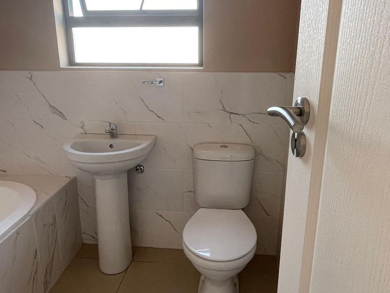 Charming 3 Bedroom Home in Klerksoord with Pets Allowed - Photo 4