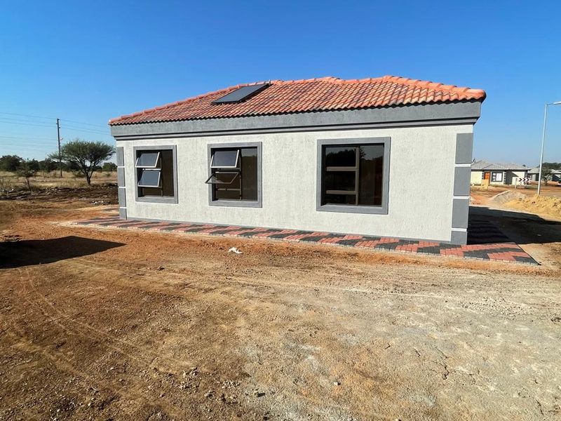 Charming 3 Bedroom Home in Klerksoord with Pets Allowed - Photo 7