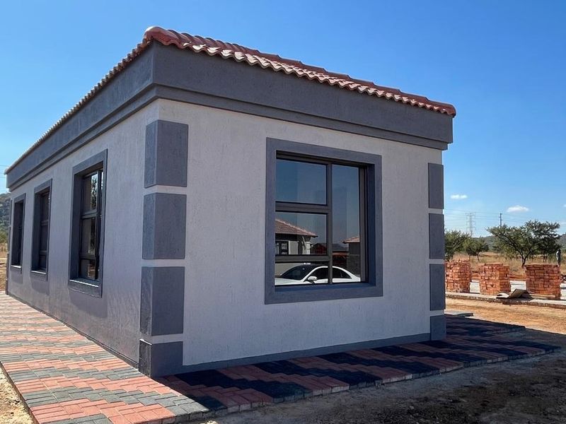Charming 3 Bedroom Home in Klerksoord with Pets Allowed - Photo 6