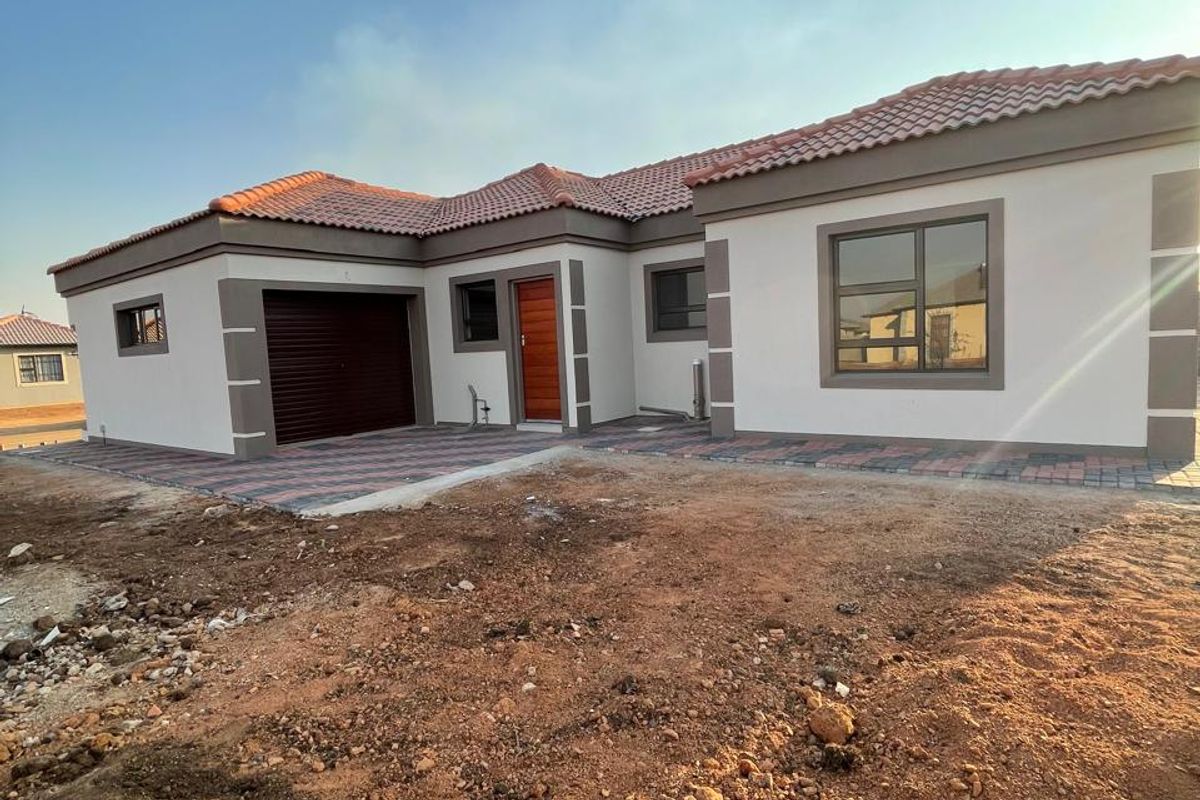 Family home in Klerksoord with solar geyser - Photo 2