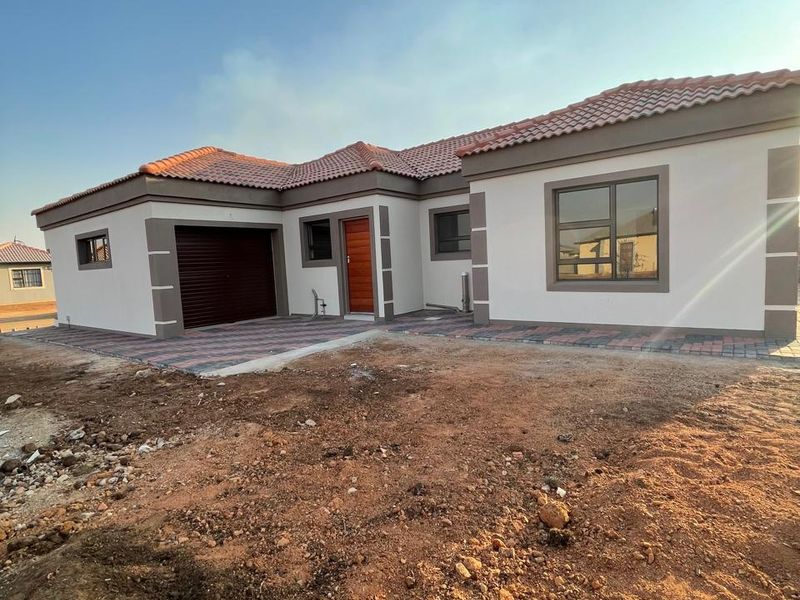 Family home in Klerksoord with solar geyser - Photo 2