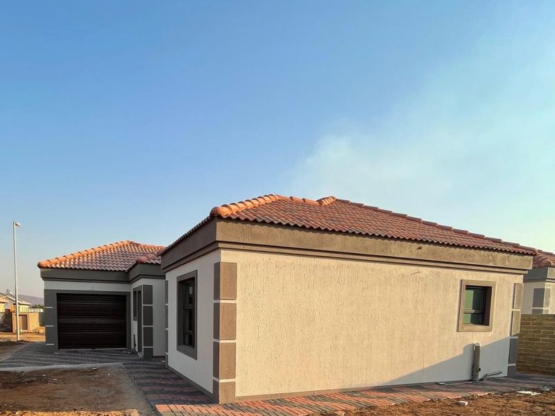 Family home in Klerksoord with solar geyser - Photo 7