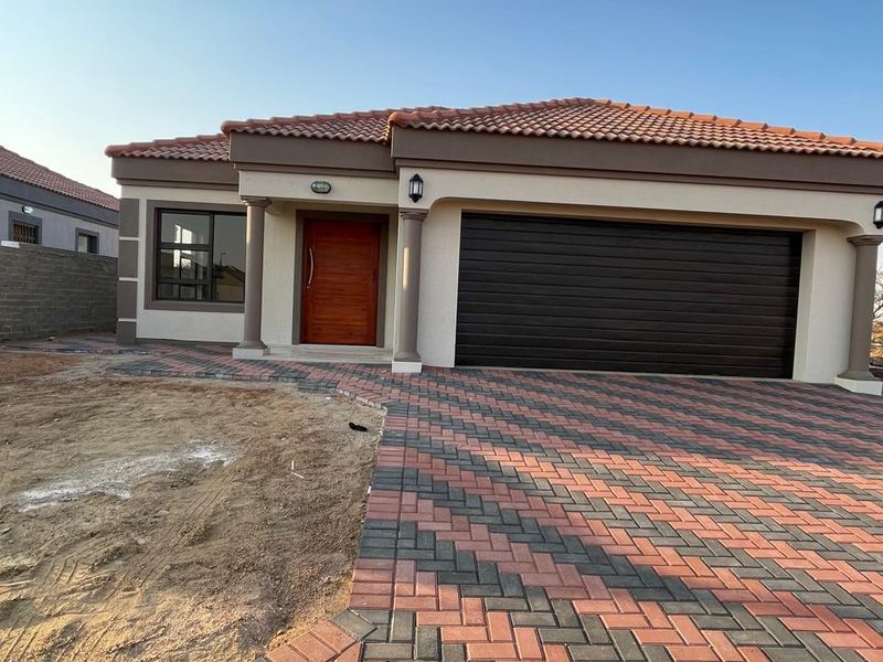 Family home in Klerksoord with solar geyser - Photo 1